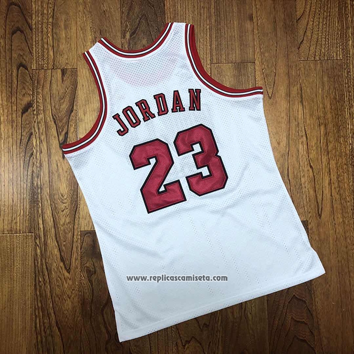 Camiseta Chicago Bulls Michael Jordan #23 Mitchell & Ness 1997 Blanco